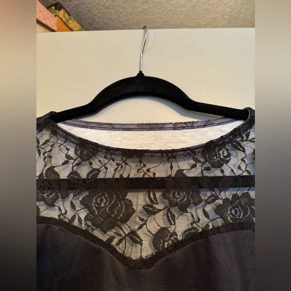 Skull and Roses Tee - Picture 6 of 6